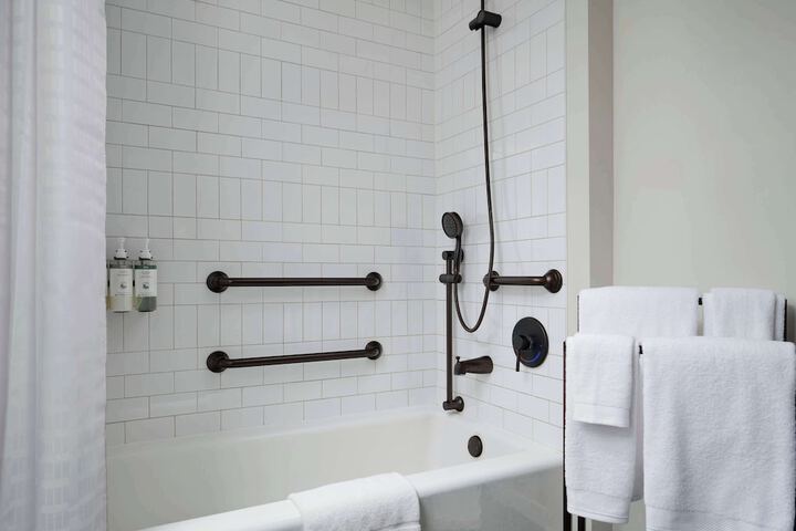 Hotel Phillips Kansas City Curio Collection by Hilton
