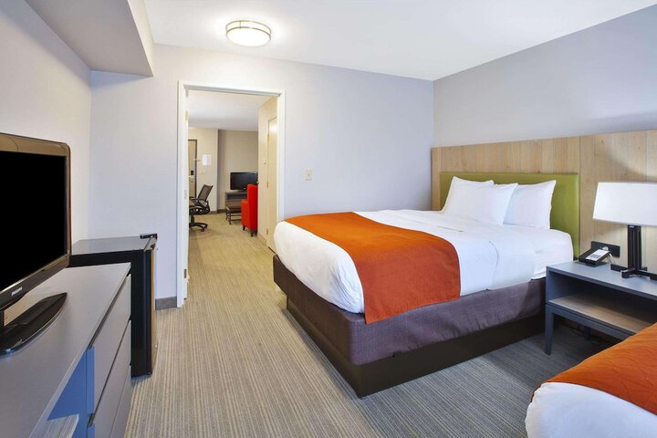 Country Inn & Suites by Radisson Big Rapids, MI