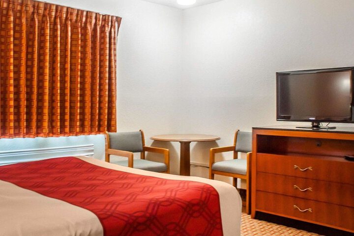 Room 13 of 23