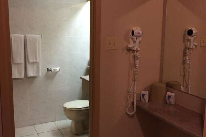 Room 13 of 37