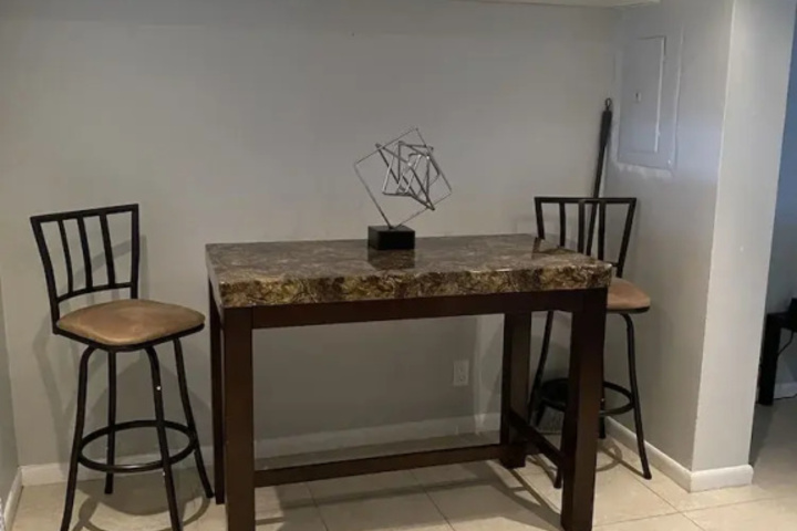 Entire Condo Close To Intercoastal 1 Bedroom Condo by Redawning
