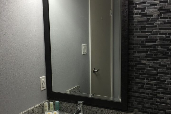 Room 27 of 64