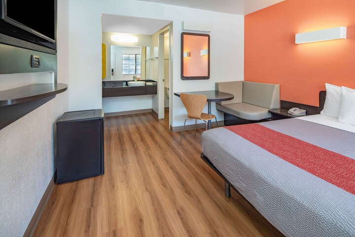 Motel 6 Thousand Oaks CA