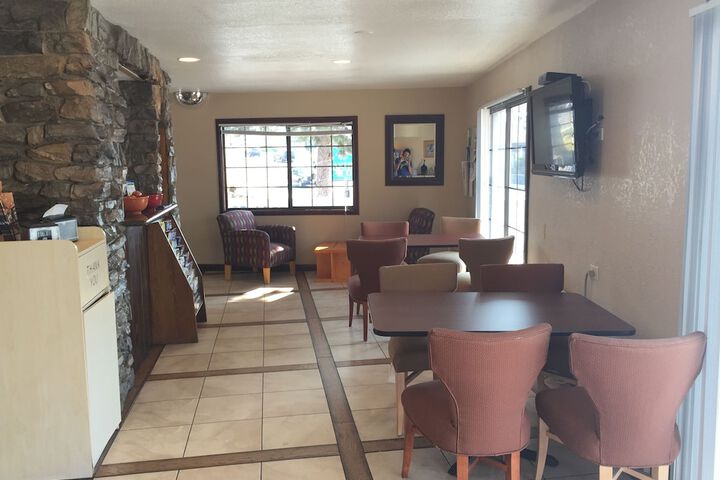 Oakhurst Lodge