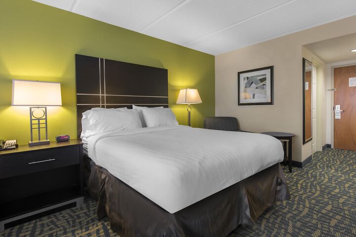Room 13 of 37