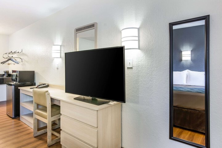 Room 35 of 47