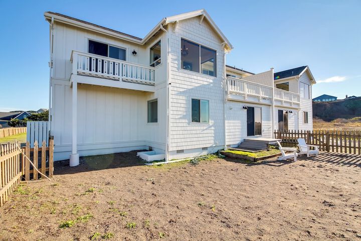 Scenic Bandon Vacation Rental w / Beach Access!