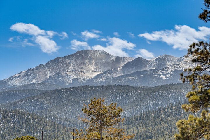 Woodland Park Chalet w / Deck Grill & Mtn Views!