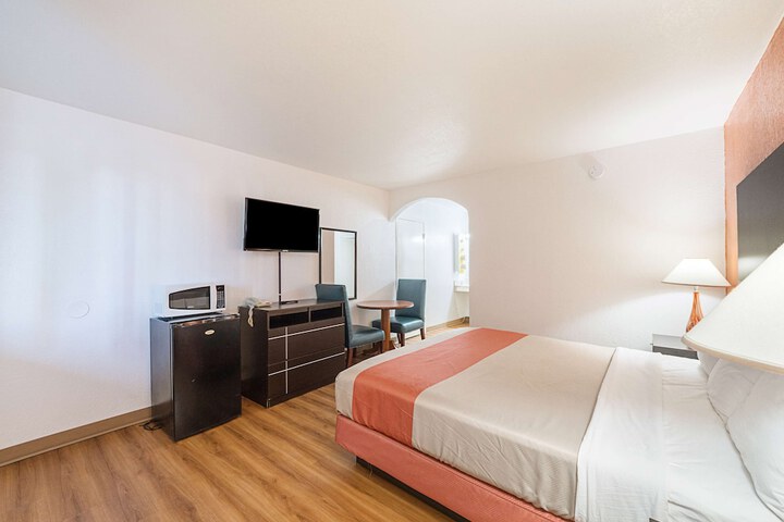 Room 10 of 48
