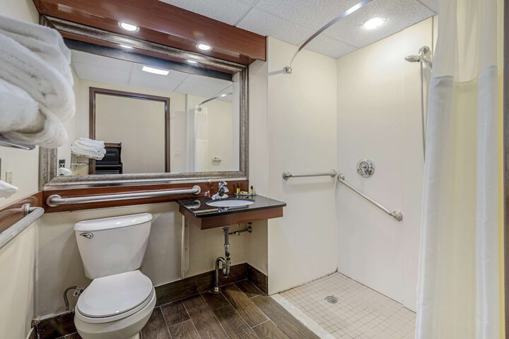 Room 8 of 33