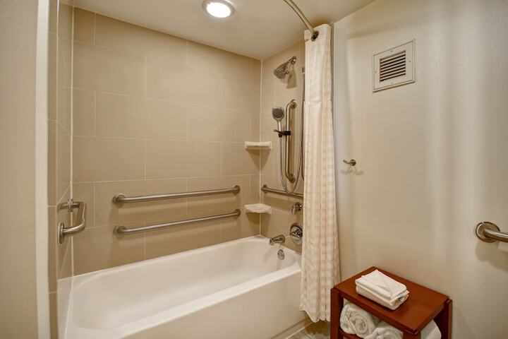 Room 10 of 37