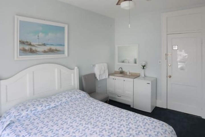 Room 15 of 28