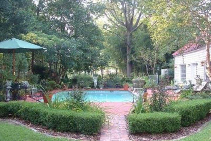 Breeden Inn Cottages & Retreat on Main