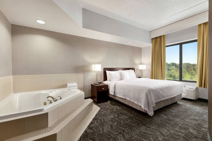 Room 10 of 22