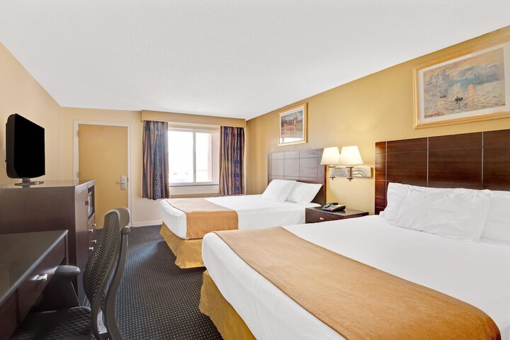 Room 10 of 16