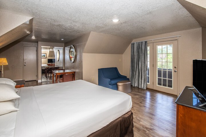 Room 30 of 48