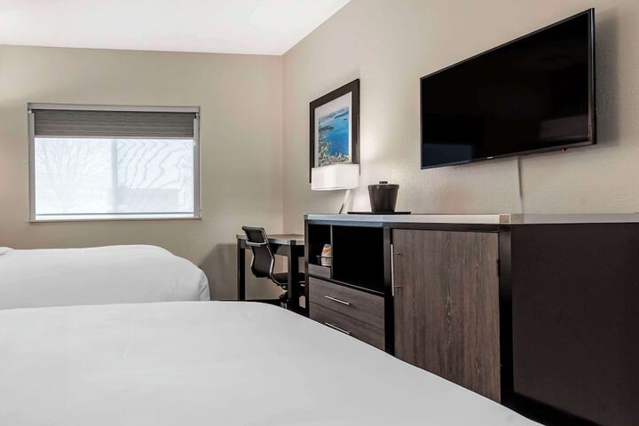 Room 6 of 28