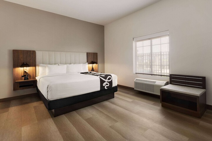 Room 33 of 63