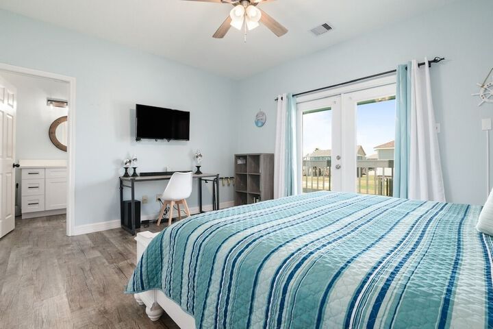 Sunrise Paradise 3 Bedroom Home by RedAwning