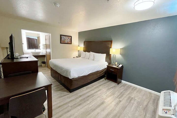 Room 16 of 37
