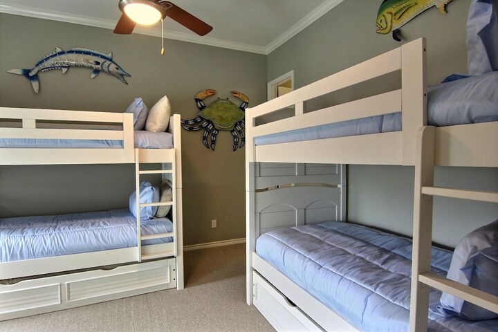 Room 10 of 25