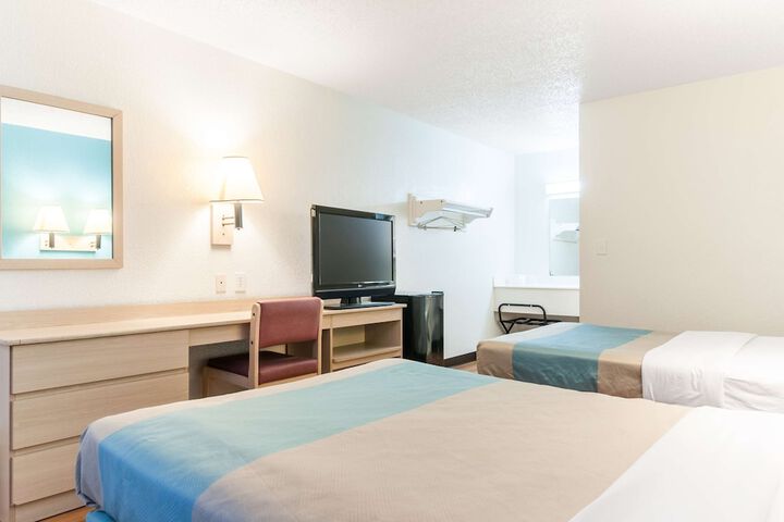 Room 17 of 28
