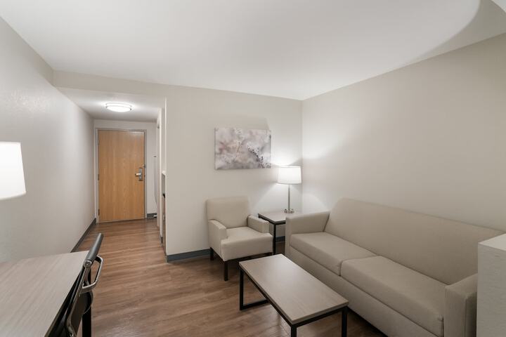 Room 27 of 40
