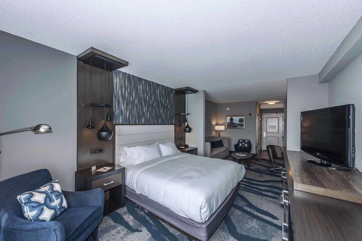 DoubleTree by Hilton North Charleston - Convention Center