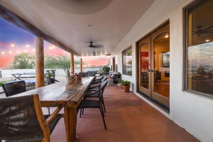 Grand Desert Getaway with Pool and Peloton with Sonos and Office