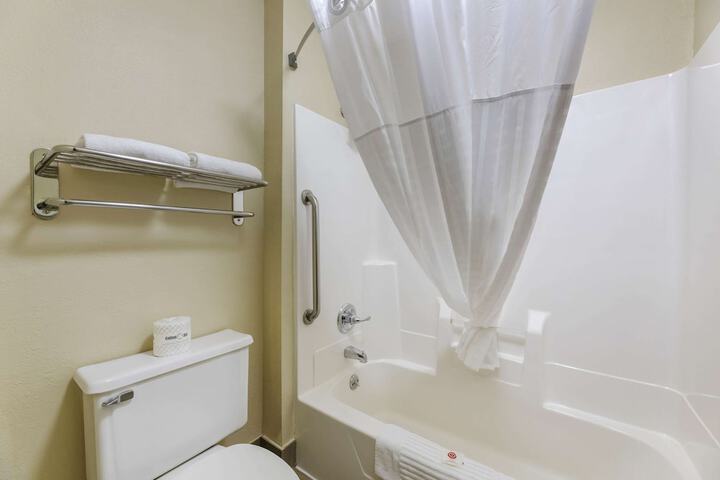 Room 9 of 32