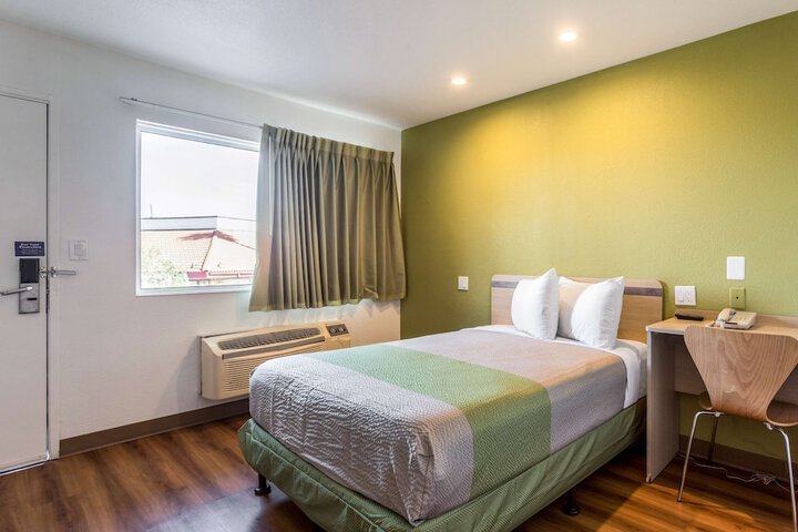 Room 21 of 29