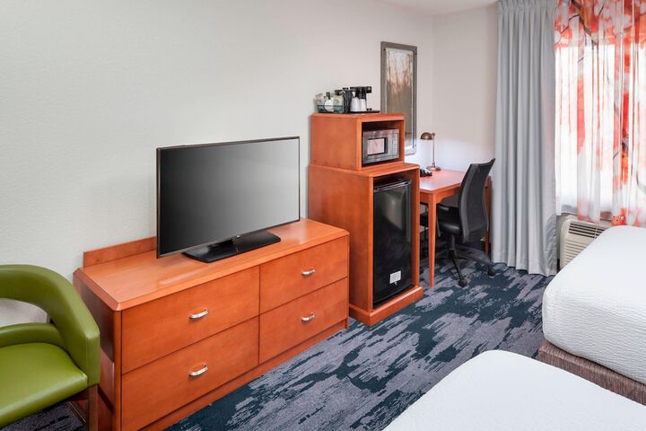Room 11 of 32