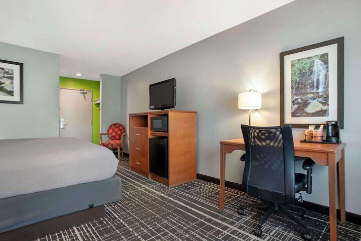 Room 32 of 38