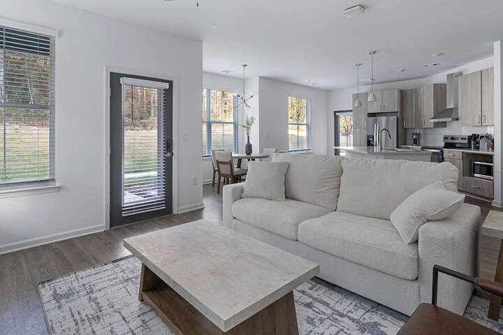 Landing Apartments Birmingham - Sand Ridge