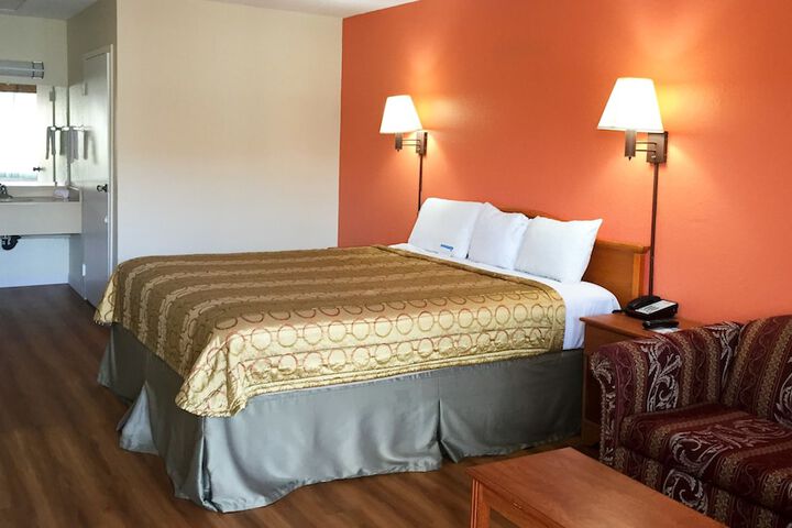 Room 21 of 34