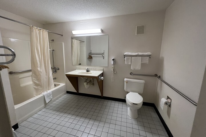 Room 13 of 22