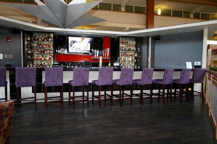 Lounge 69 of 83