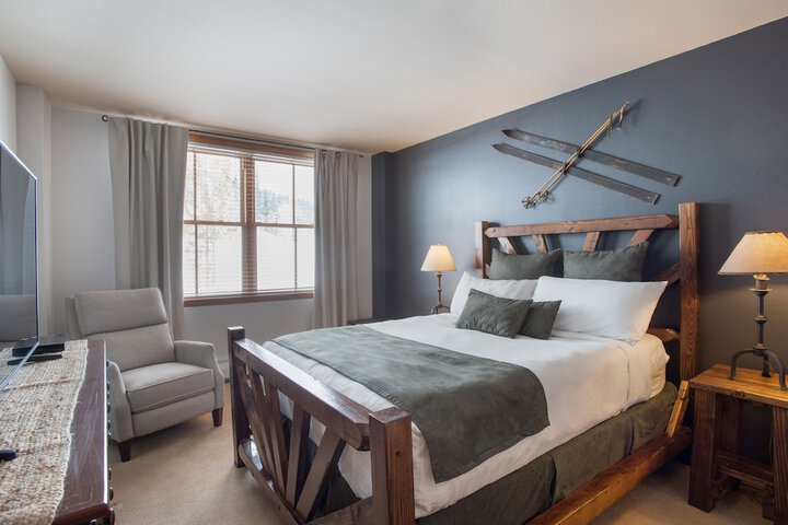 Zephyr Mountain Lodge Condo | 2 Bedrooms Lower Hughes View w / Ski Storage (Premium-Rated Condo 1317)