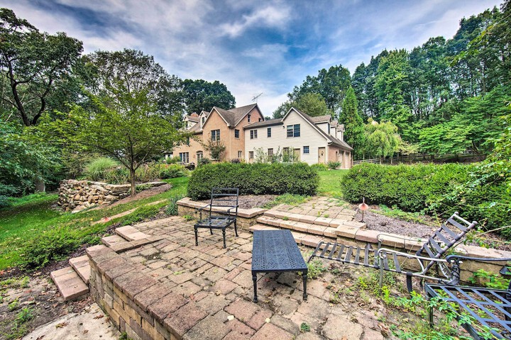 Extravagant Atglen Manor w / Private 60-acre Land!