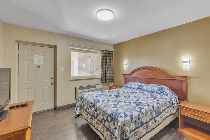 Room 7 of 10