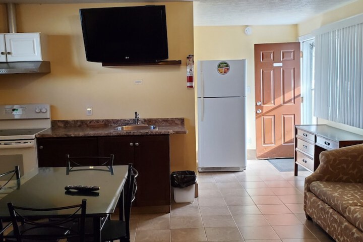 Room 27 of 85