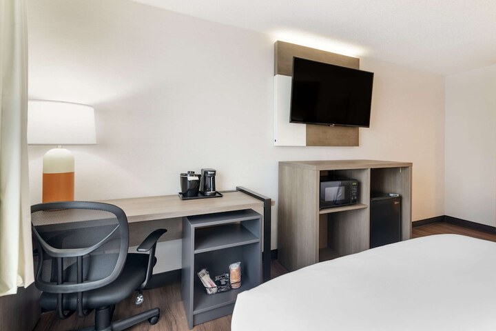 Room 37 of 59