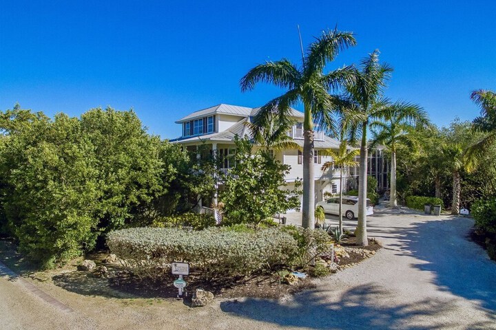 The Palm and Shell Captiva Island Private Luxury Home With Pool hot tub and Beach Access