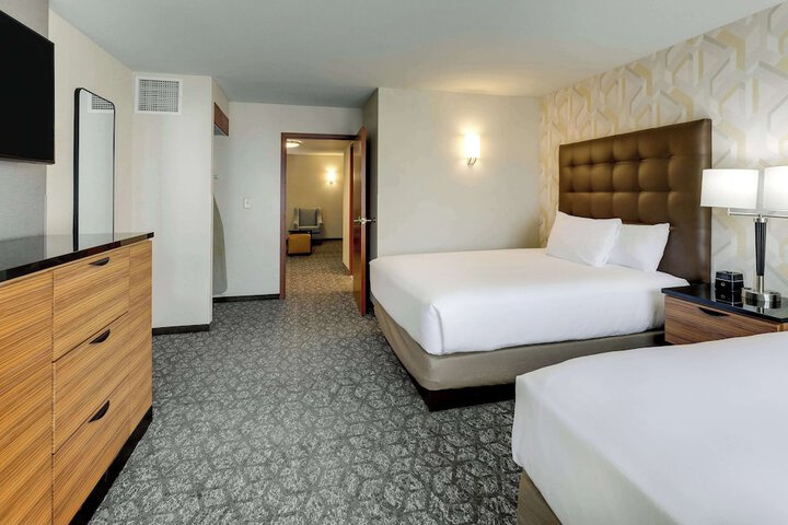 Room 32 of 66