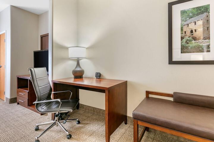 Comfort Suites Batesville