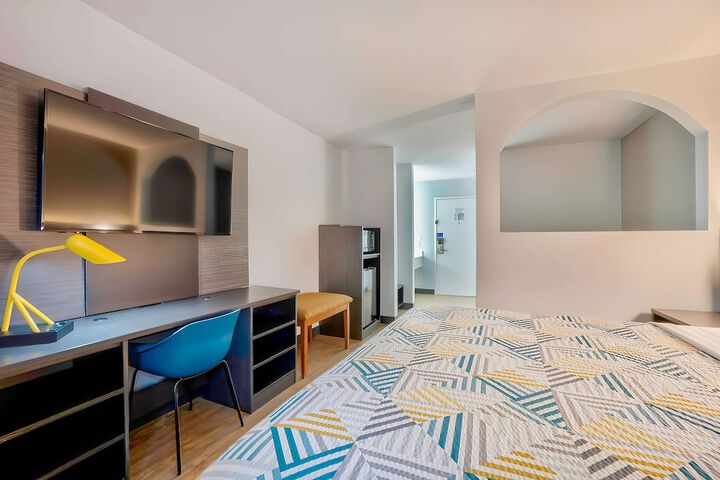 Room 27 of 37