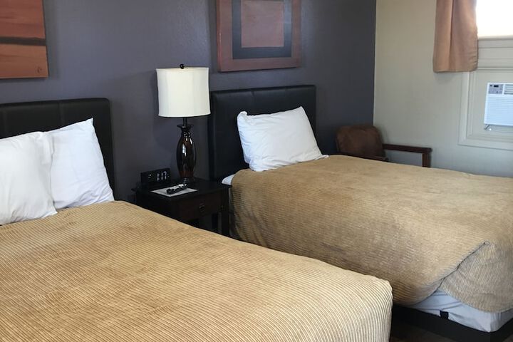Room 8 of 33