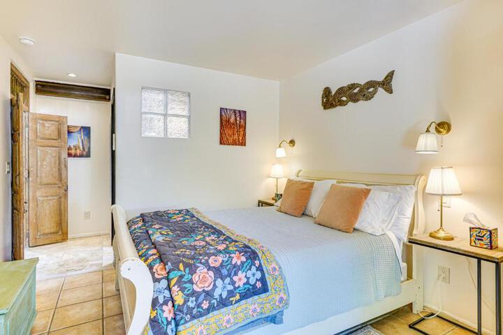 Vibrant Casa Paloma w / Patio - Near Vineyards!