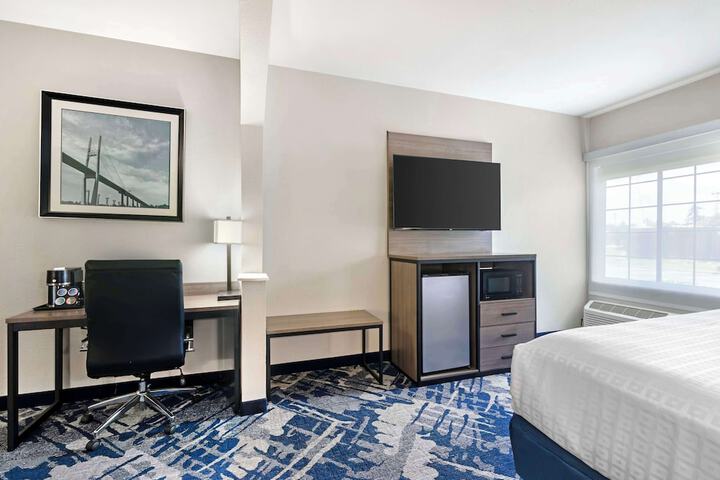 Room 25 of 41