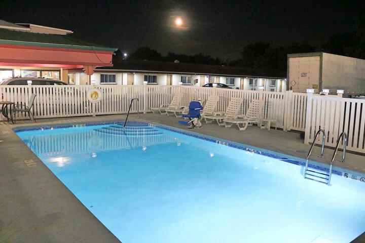 Pool 14 of 49